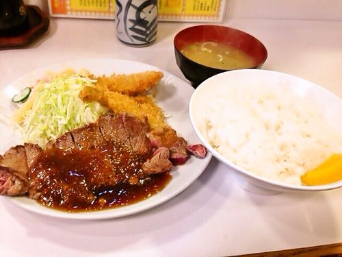 ごはんとみそ汁も到着。