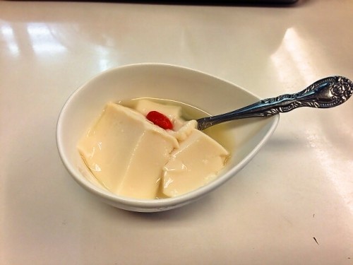 食後の杏仁豆腐。