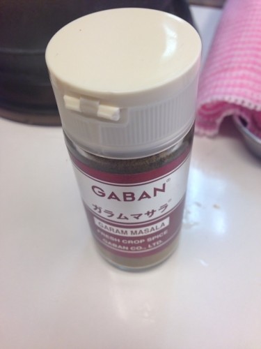 途中で、ガラムマサラを投入！