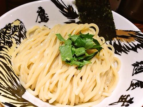 麺は中太でモチモチです！