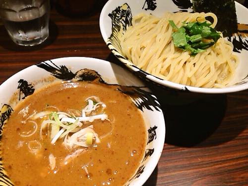 濃厚つけ麺が着丼です。
