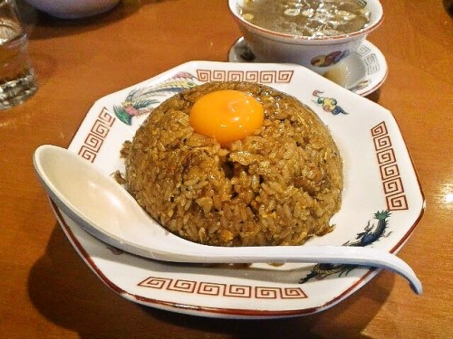 いよいよ、ヤキメシ黄身のせが着丼です。