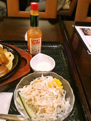 タバスコと粉チーズも。